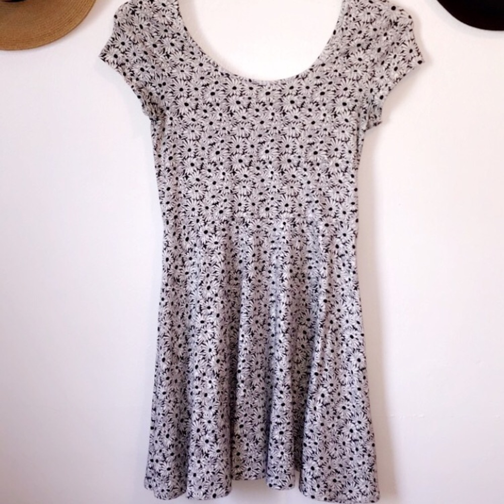 Aeropostale • daisy print dress